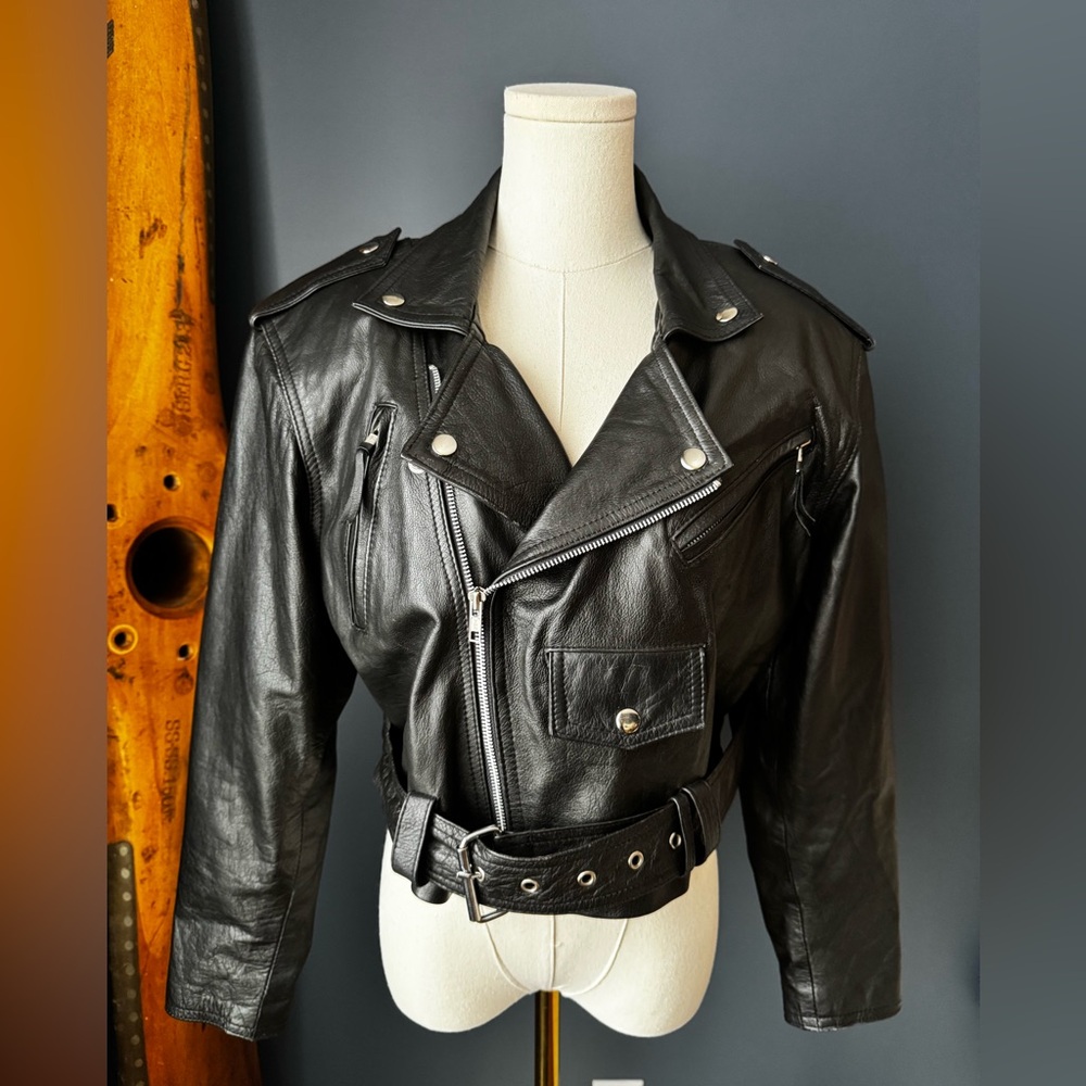 Vintage leather crop moto jacket. Size M